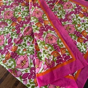 Vera Bradly beautiful extremely large scarf! 90x76